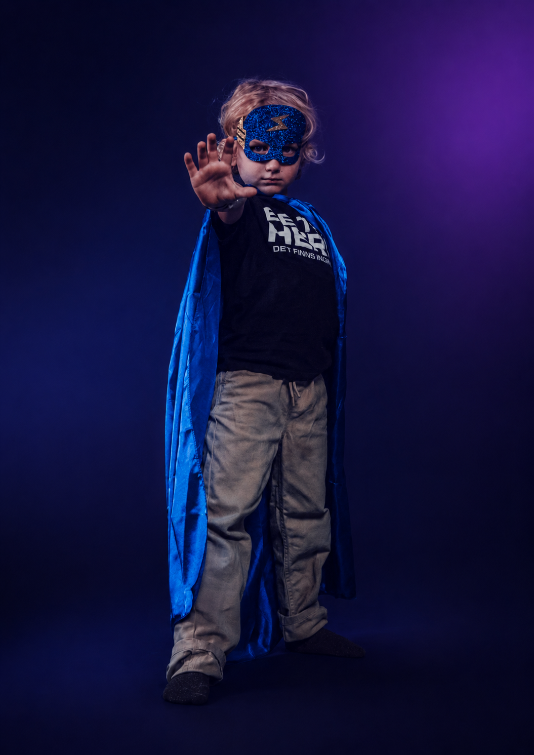 Elev i BE THE HERO-mask redo att stå upp för andra
